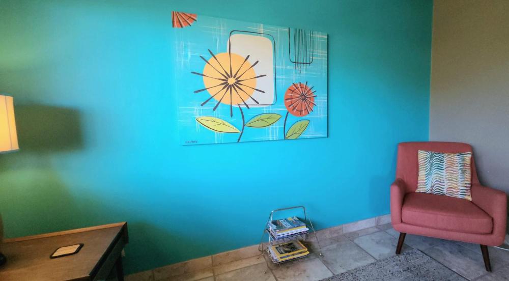 Mid century modern condo near Old Town, pool & BBQ